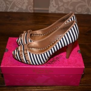 NWT Candie's Navy Stripe Heels